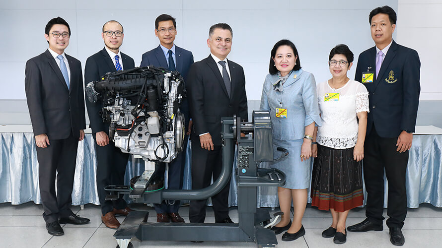 From left to right; Khun Opas Noppornpitak, Manager Corporate Communication, BMW Manufacturing (Thailand) Co., Ltd; Khun Chanin Thiticharupaisal, General Manager Dealer Development, BMW Group Thailand; Khun Krisda Utamote, Director Corporate Communication, BMW Group Thailand; Mr. César Badilla, Director Aftersales, BMW Group Thailand; Dr. Nualanong Thumjaroen, Director, Chitralada Vocational School, Khun Julalak Kuptarat, Deputy Director Academic Affairs, Chitralada Vocational School and Khun Natthaphon Wongubon, Head of Mechanical Department, Chitralada Vocational School From left to right; Khun Opas Noppornpitak, Manager Corporate Communication, BMW Manufacturing (Thailand) Co., Ltd; Khun Chanin Thiticharupaisal, General Manager Dealer Development, BMW Group Thailand; Khun Krisda Utamote, Director Corporate Communication, BMW Group Thailand; Mr. César Badilla, Director Aftersales, BMW Group Thailand; Dr. Nualanong Thumjaroen, Director, Chitralada Vocational School, Khun Julalak Kuptarat, Deputy Director Academic Affairs, Chitralada Vocational School and Khun Natthaphon Wongubon, Head of Mechanical Department, Chitralada Vocational School